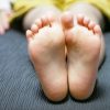 足裏がピリピリ痛い時の原因と効果的な治し方について解説