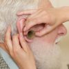 耳の裏が膿んでかゆい時の原因と対処法について解説